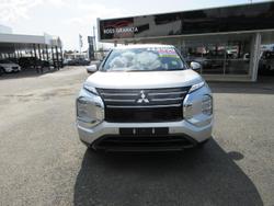 2025 Mitsubishi Outlander ES