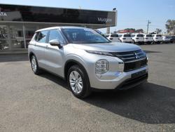 2025 Mitsubishi Outlander ES