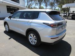 2025 Mitsubishi Outlander ES