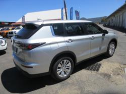 2025 Mitsubishi Outlander ES