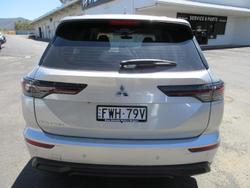 2025 Mitsubishi Outlander ES