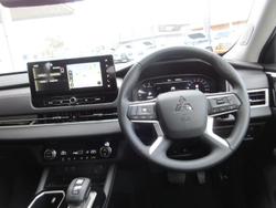 2025 Mitsubishi Outlander ES