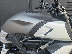 2019 DUCATI DIAVEL 1260 (SANDSTONE GREY) GREY