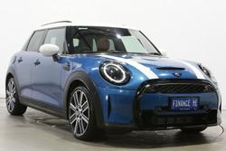 2021 MINI
Hatch Cooper S Classic