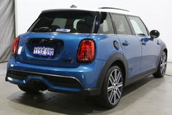 2021 MINI
Hatch Cooper S Classic