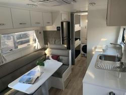 2025 Leader Caravans 2110_C_K1e15b_T Xpedition 21'6 3 Bunk