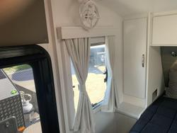 2025 Leader Caravans 2110_C_K1e15b_T Xpedition 21'6 3 Bunk