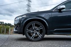 2017 Volvo XC90 T8 R-Design