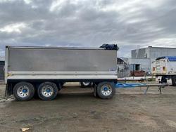 2015 Mack
Granite Tipper With Borcat Trailer