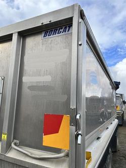 2015 Mack
Granite Tipper With Borcat Trailer