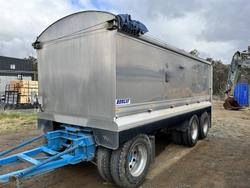 2015 Mack
Granite Tipper With Borcat Trailer