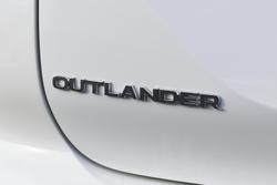 2024 Mitsubishi Outlander ES ZM MY24 White