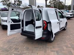 2025 Renault
                Kangoo L1