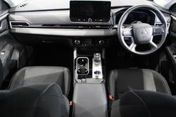 2025 Mitsubishi Outlander LS