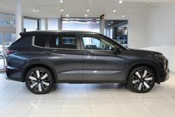 2025 Mitsubishi Outlander LS