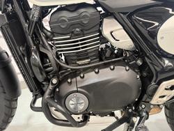 2025 Triumph Scrambler 400 XC Scrambler White
