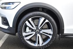 2024 Volvo V60 Cross Country Ultra B5 Bright MY25 AWD Crystal White