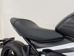 2025 Triumph TRIDENT 660 Red