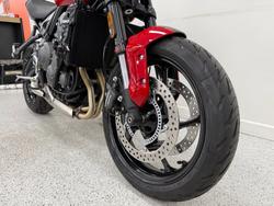 2025 Triumph TRIDENT 660 Red
