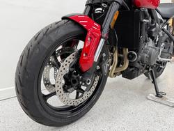 2025 Triumph TRIDENT 660 Red