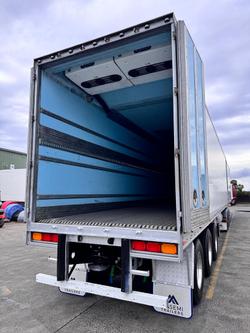 2015 Gray Star
St3 32 Pallet -28 Freezer B Double Double Stacker Rear Evap