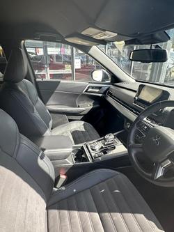 2023 Mitsubishi Outlander LS Black Edition