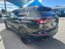 2023 Mitsubishi Outlander LS Black Edition