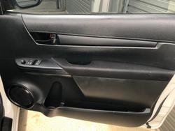 2015 Toyota Hilux Workmate TGN121R 4x2 Glacier White