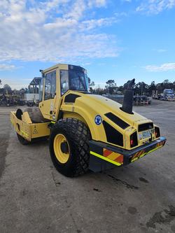 2011 BOMAG Bw216d-4 Smooth Drum Roller Yellow