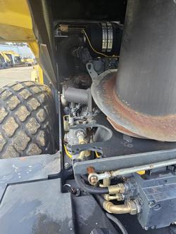 2011 BOMAG Bw216d-4 Smooth Drum Roller Yellow