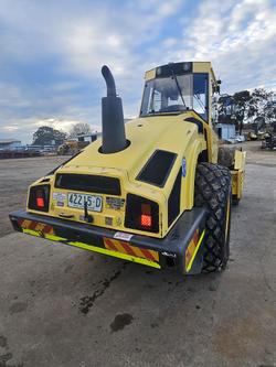 2011 BOMAG Bw216d-4 Smooth Drum Roller Yellow