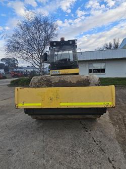 2011 BOMAG Bw216d-4 Smooth Drum Roller Yellow