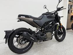 2023 HUSQVARNA SVARTPILEN 401 Black
