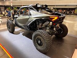 2025 Can-Am MAVERICK R X rc SAS Maverick Green