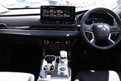 2025 Mitsubishi Outlander LS