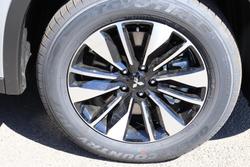 2025 Mitsubishi Outlander LS