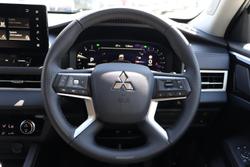 2025 Mitsubishi Outlander LS