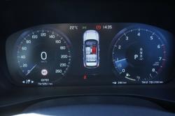 2020 Volvo
                XC40 T4 Momentum