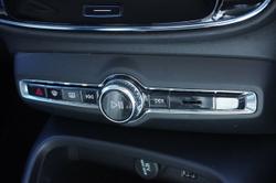 2020 Volvo
                XC40 T4 Momentum