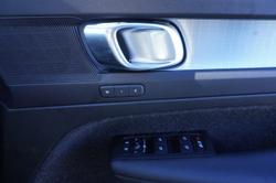 2020 Volvo
                XC40 T4 Momentum