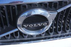 2020 Volvo
                XC40 T4 Momentum