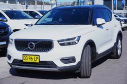 2020 Volvo
                XC40 T4 Momentum
