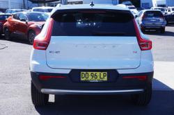 2020 Volvo
                XC40 T4 Momentum