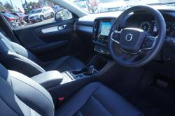 2020 Volvo
                XC40 T4 Momentum