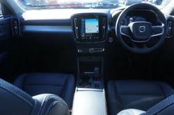 2020 Volvo
                XC40 T4 Momentum