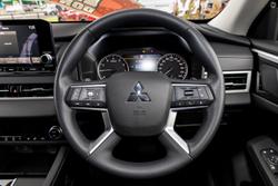 2025 Mitsubishi Outlander ES