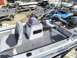 2001 QUINTREX 390 HORNET TROPHY