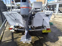 2001 QUINTREX 390 HORNET TROPHY