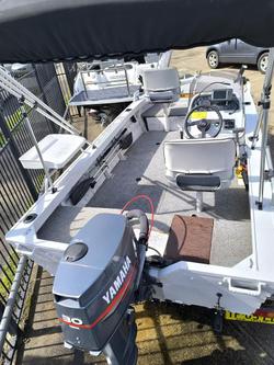2001 QUINTREX 390 HORNET TROPHY