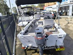 2001 QUINTREX 390 HORNET TROPHY
